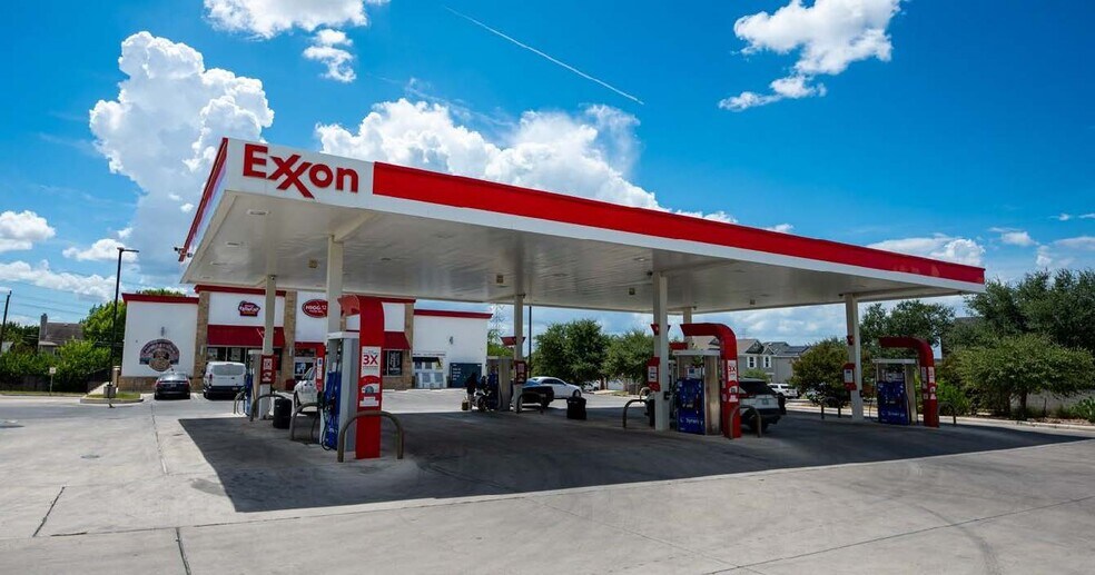 More Photos Of 14527 Higgins Rd, San Antonio Service Station For Sale