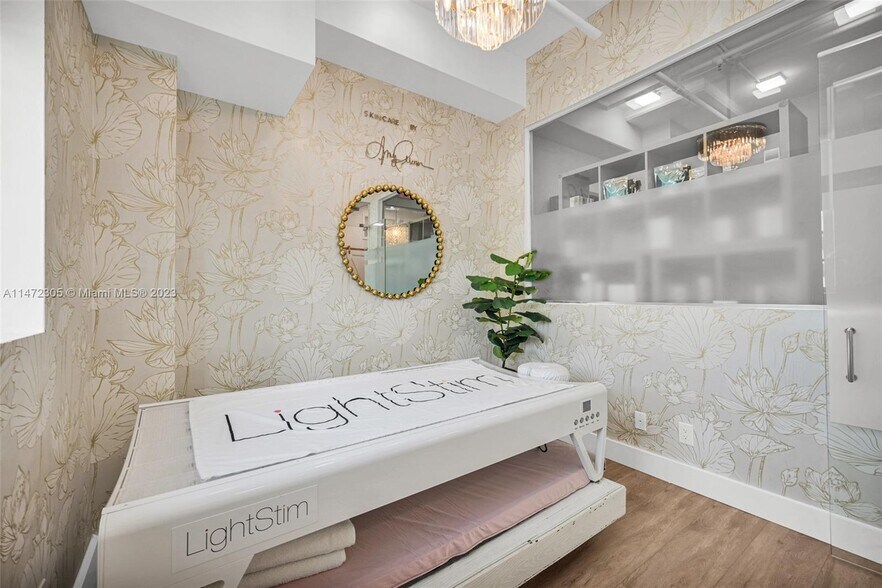 More Photos Of 1560 Lenox Ave, Miami Beach Office For Sale