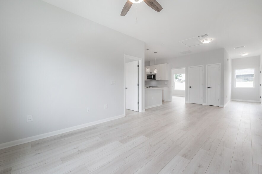 More Photos Of 3921 State St, Tampa Specialty For Sale