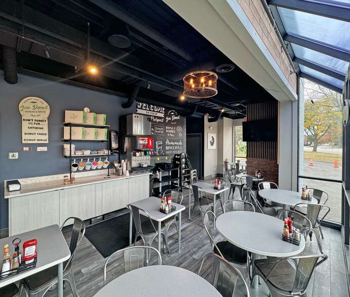 More Photos Of 720 E Rand Rd, Mount Prospect Fast Food For Sale