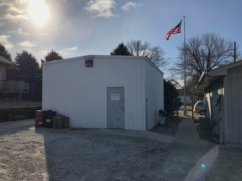 More Photos Of 501 N 1st St, Missouri Valley Light Manufacturing For Sale