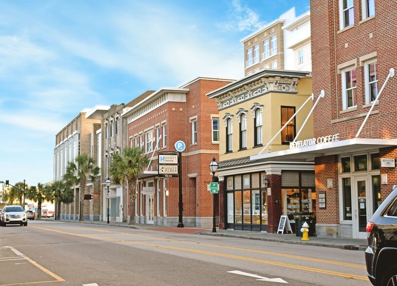 More Photos Of 564 King St, Charleston Storefront Retail Office For Lease