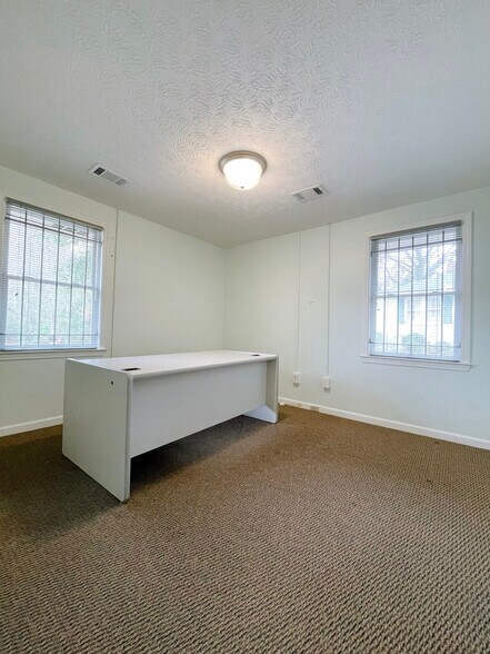 More Photos Of 5940 Hodges Dr, Columbus Office Residential For Sale