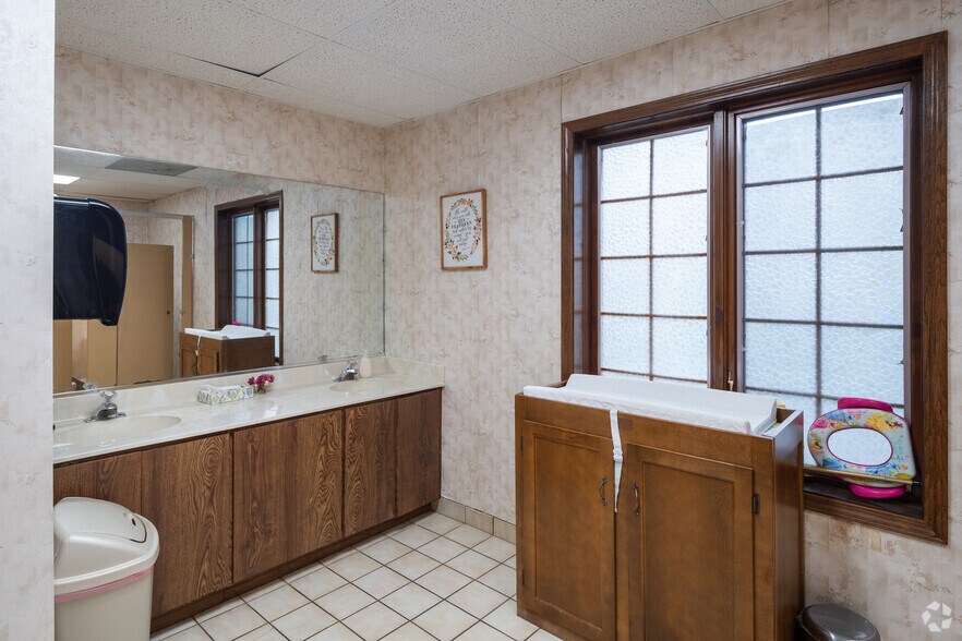 More Photos Of 5333 151st St, Oak Forest Religious Facility For Lease