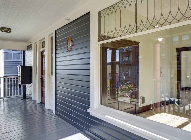 More Photos Of 1634 NW Everett St, Portland Apartments For Sale