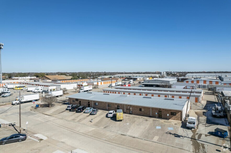 More Photos Of 802 Gemini Ave, Duncanville Flex For Lease