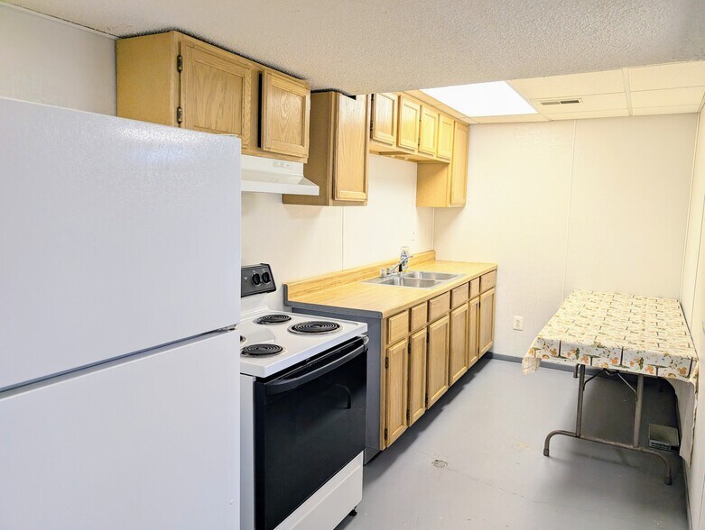 More Photos Of 802 E Baltimore Blvd, Flint Specialty For Sale