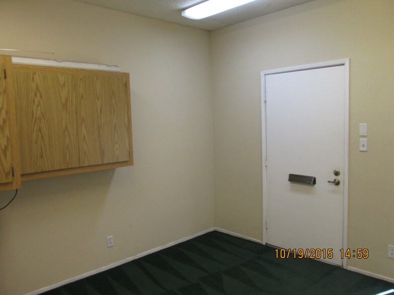 More Photos Of 6617 Madison Ave, Carmichael Office For Lease