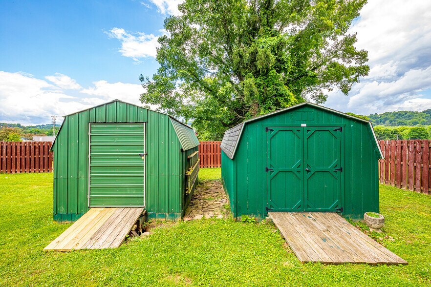 More Photos Of 131 Copenhaver St, Marion Shelter For Sale