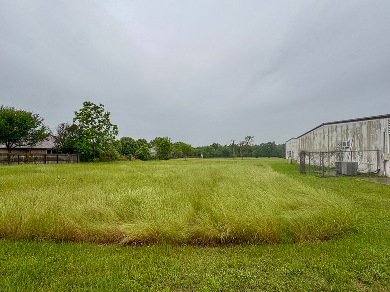 More Photos Of 300 W School St, Madisonville Light Distribution For Sale