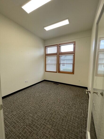 More Photos Of 669-683 Ray J. Glatt, Woodburn Loft Creative Space For Lease