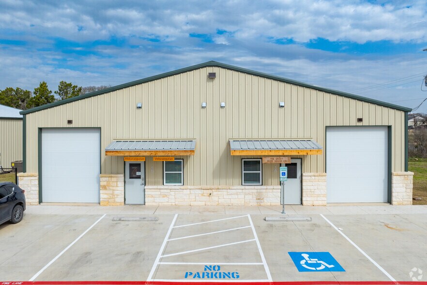 More Photos Of 12700 Lowden Ln, Manchaca Flex For Lease