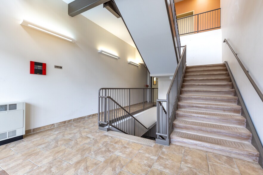 More Photos Of 319 Newburyport Tpke, Rowley Office For Sale