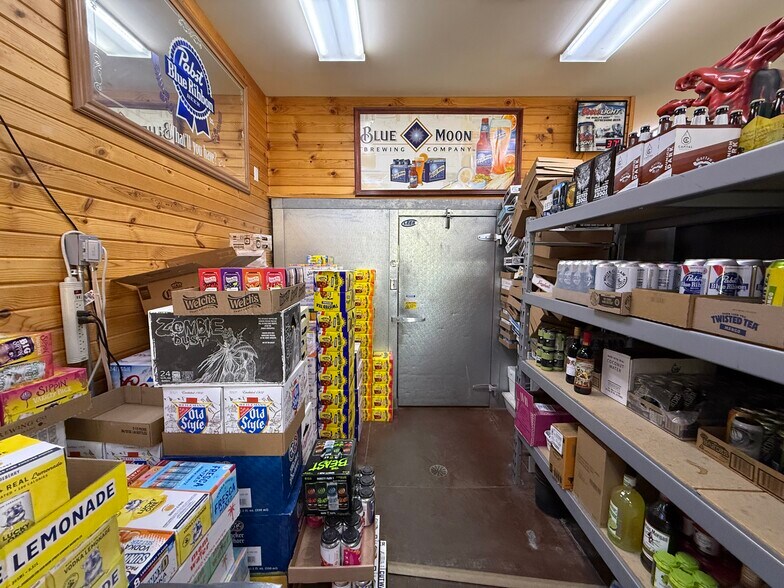 More Photos Of 205 Co Hwy YZ hwy, Dodgeville Freestanding For Sale