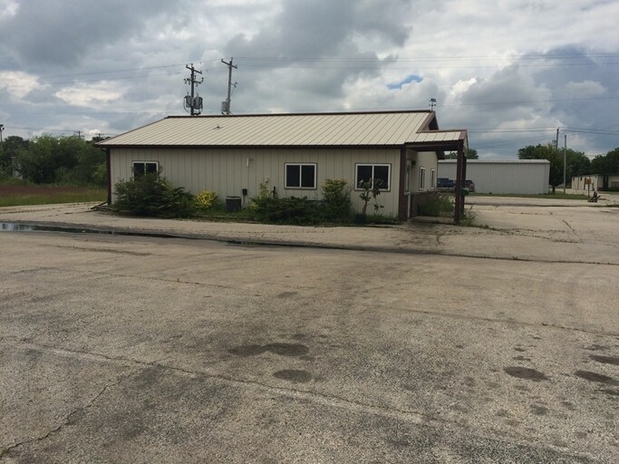 More Photos Of 300 Commerce St, Belgium Manufacturing For Sale