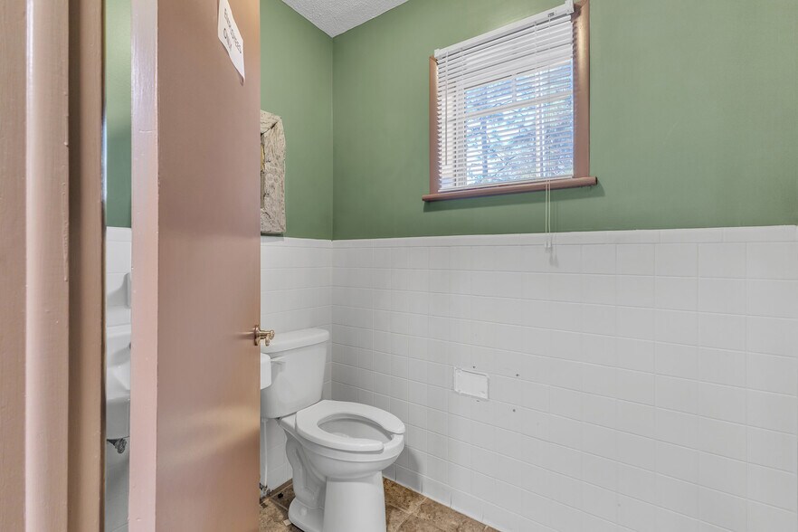 More Photos Of 60 2nd Ave SW, Taylorsville Healthcare For Sale