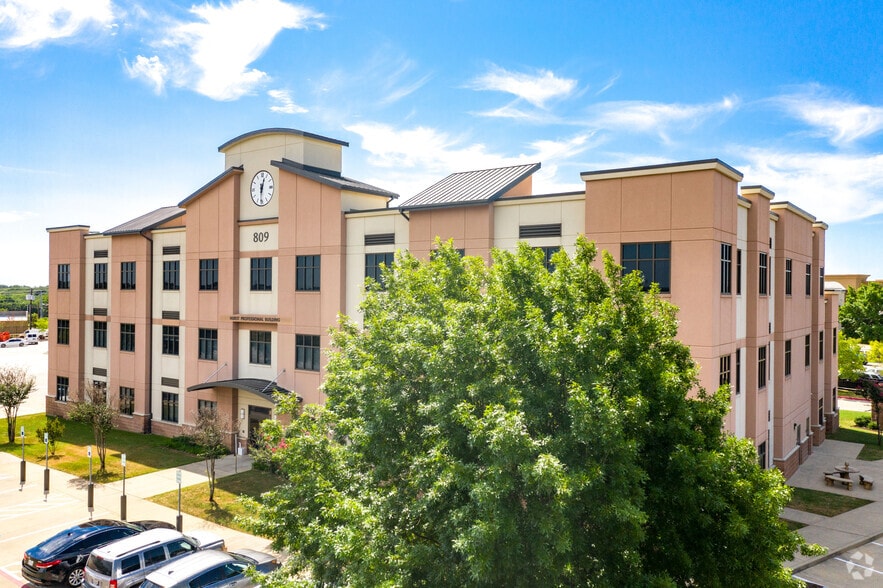 More Photos Of 809 W Harwood Rd, Hurst Medical For Lease