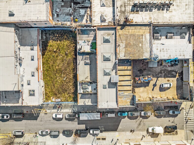 More Photos Of 10 Grattan St, Brooklyn Warehouse For Lease
