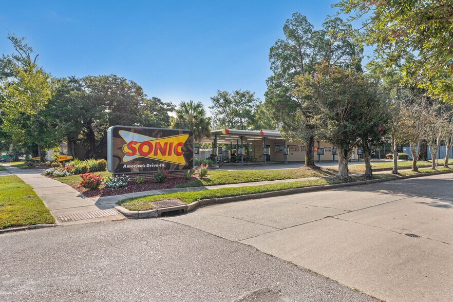 Primary Photo Of 1461 Spring Hill Ave, Mobile Fast Food For Sale