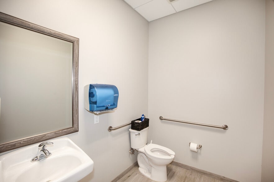 More Photos Of 2605 Columbia Memorial Pky, Kemah Office For Lease