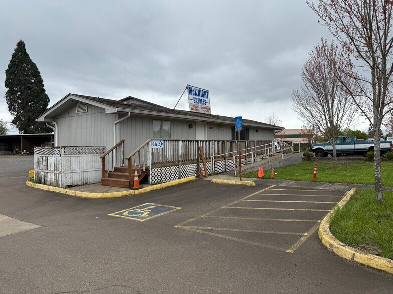 More Photos Of 3894 Roosevelt Blvd, Eugene Industrial For Sale