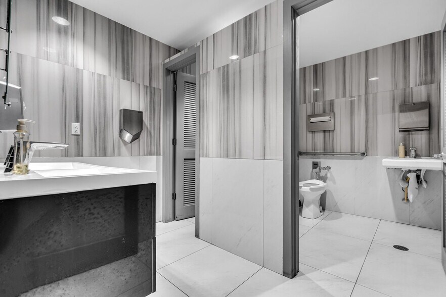 More Photos Of 12800 NW 38th Ave, Opa Locka Warehouse For Lease