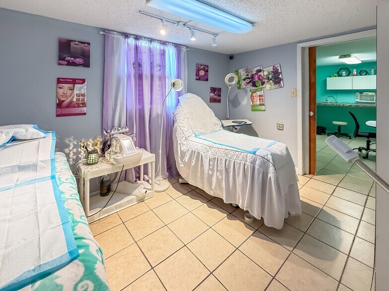 More Photos Of 104 W Hallmark Ave, Killeen Freestanding For Sale
