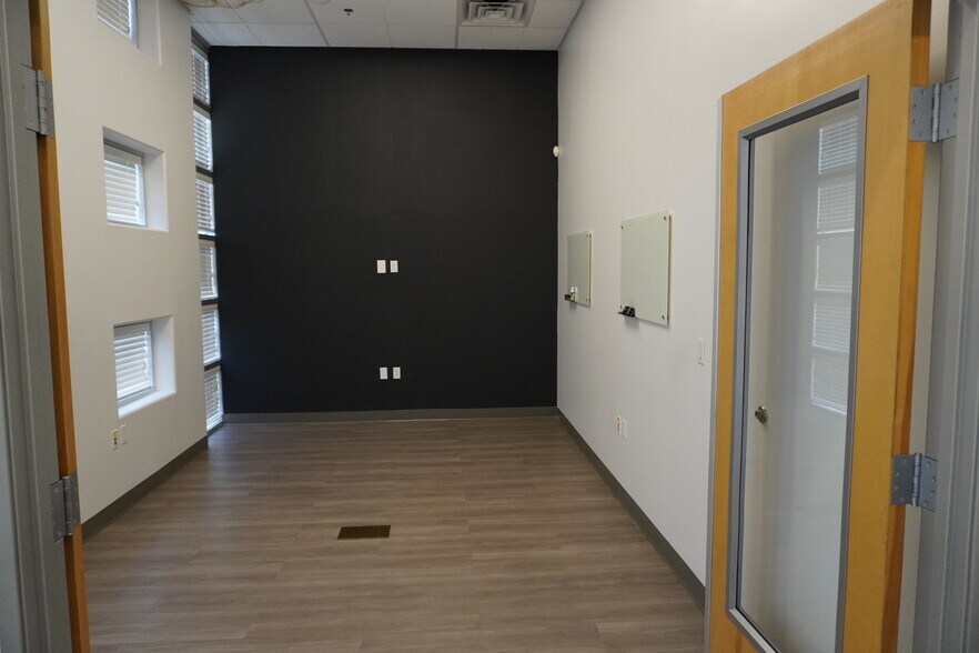 More Photos Of 2222 W Parkside Ln, Phoenix Research And Development For Sale