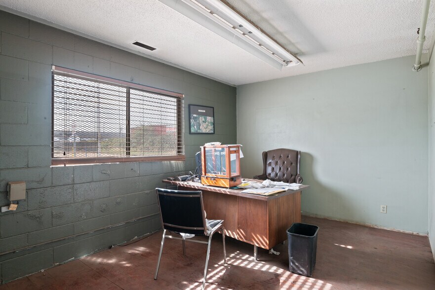 More Photos Of 523 7th Ave, Longview Warehouse For Sale
