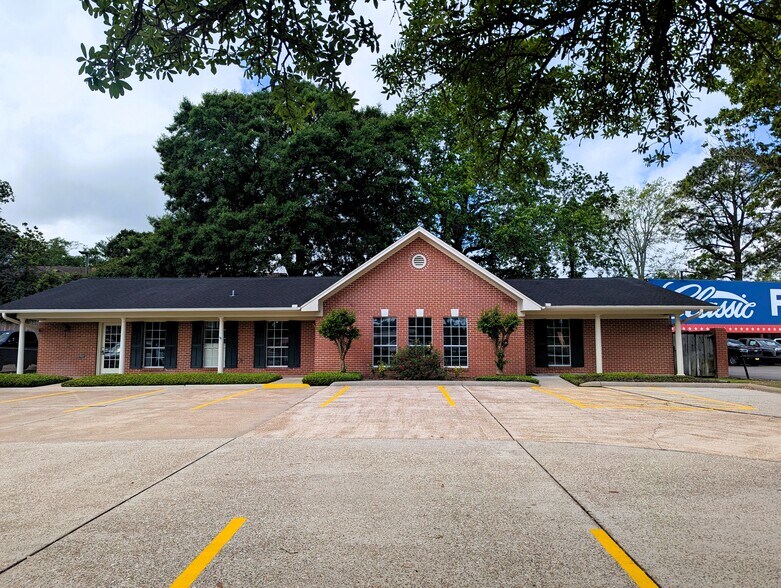 More Photos Of 3635 Eastex Fwy, Beaumont Office For Sale