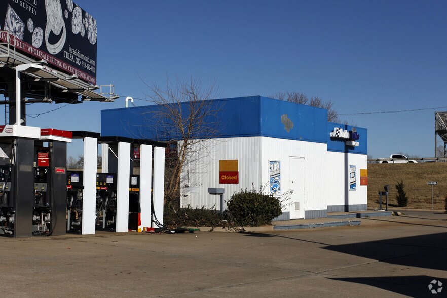 More Photos Of 601 NW 5th St, Moore General Retail For Sale