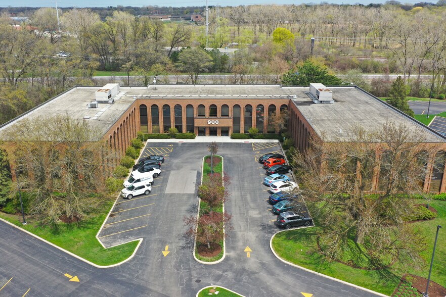 More Photos Of 900 N Shore Dr, Lake Bluff Office For Lease