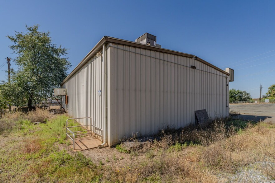 More Photos Of 11020 N State Highway 49, Martell Freestanding For Sale