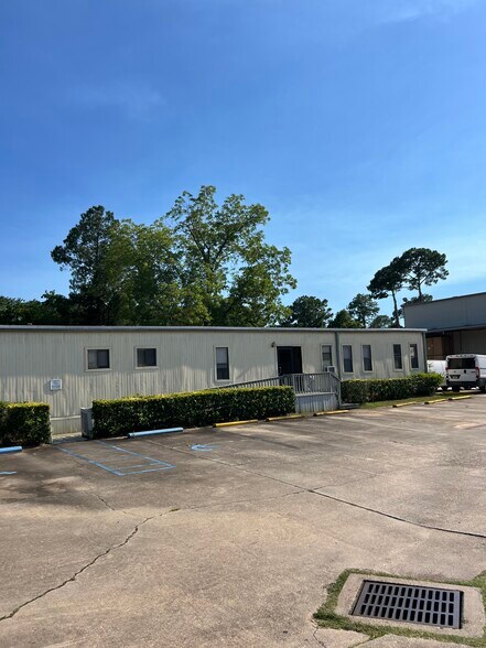 More Photos Of 735 N Fairfield Dr, Pensacola Industrial For Sale