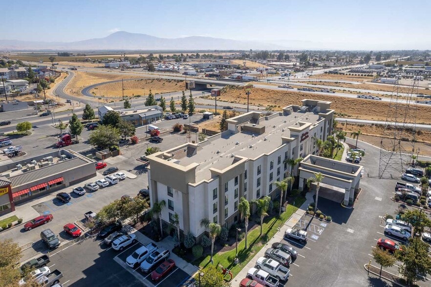 More Photos Of 7941 E Brundage Ln, Bakersfield Hotel For Sale