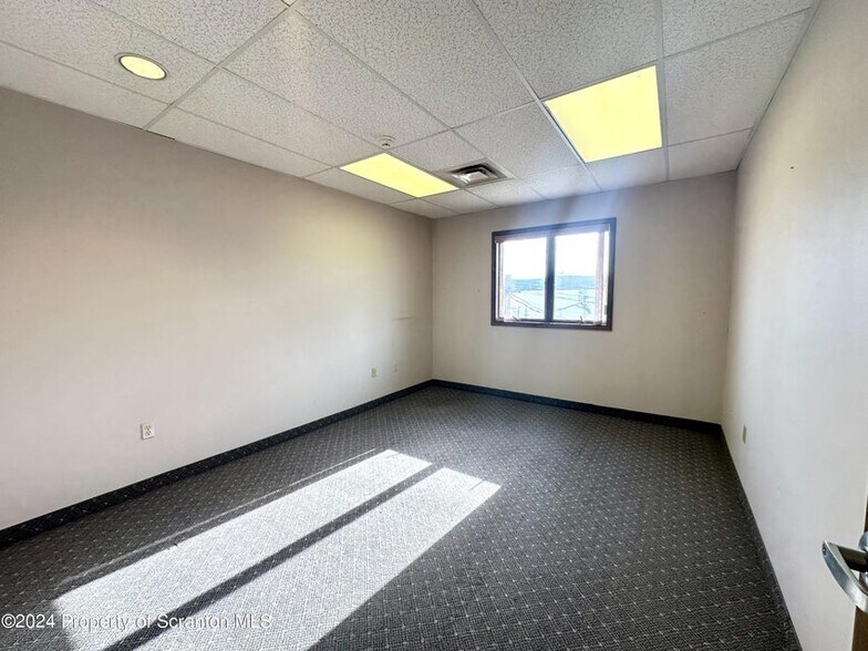 More Photos Of 624 Fellows St, Scranton Office For Lease
