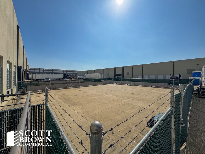 More Photos Of 1550 N Western Blvd, Denton Warehouse For Lease