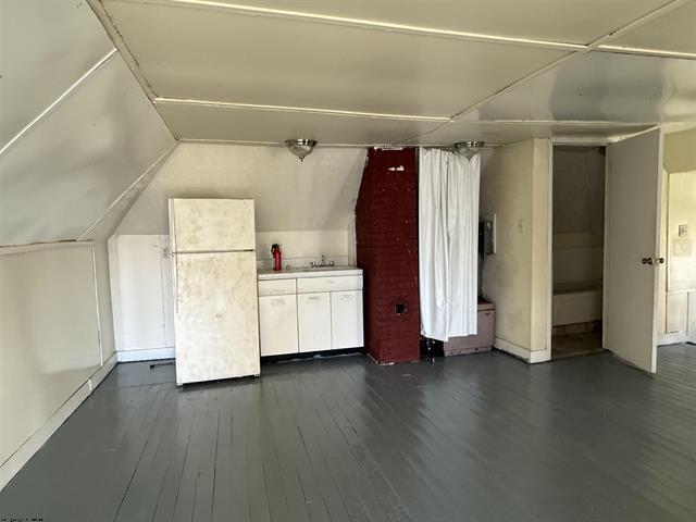 More Photos Of 1005 Locust Ave, Fairmont Specialty For Sale