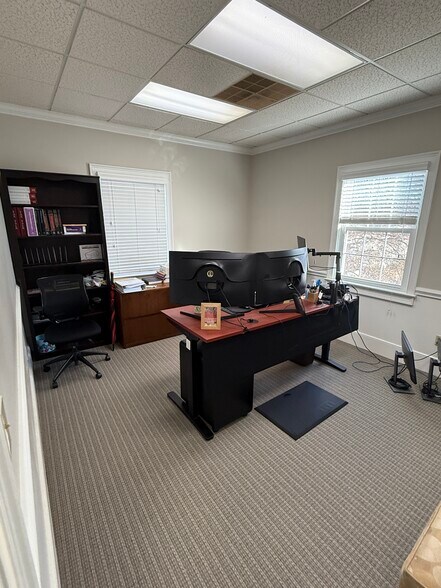 More Photos Of 150 N 9th St, West Columbia Office For Sale