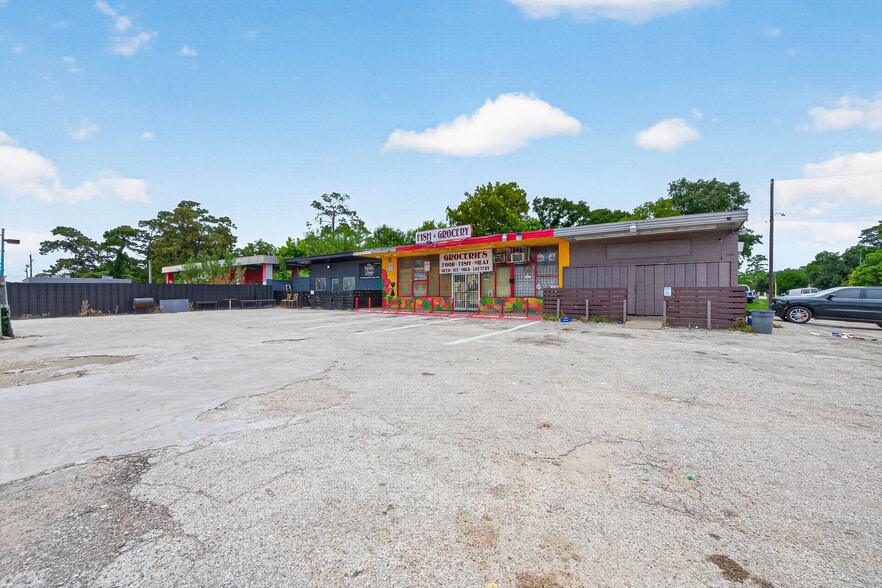 More Photos Of 11311 Homestead Rd, Houston Storefront For Sale
