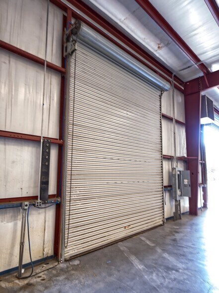 More Photos Of 402 Chairman Ct, DeBary Warehouse For Lease