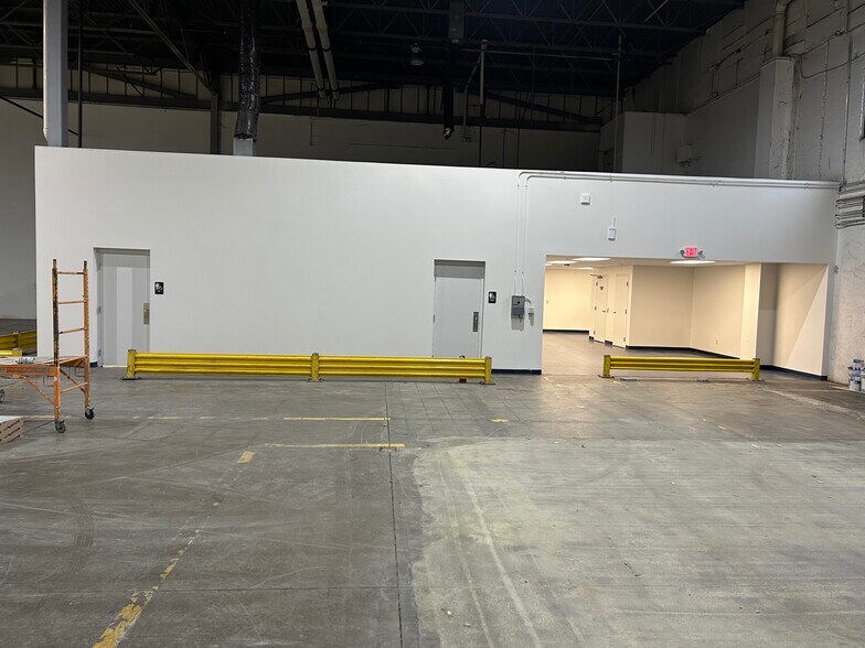 More Photos Of 4000-4024 Precision Dr, Cincinnati Manufacturing For Sale