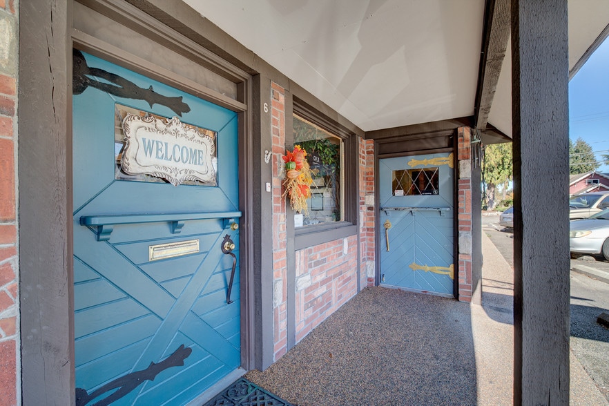 More Photos Of 7902 27th St W, University Place Apartments For Sale