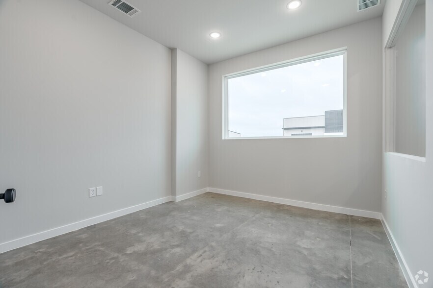 More Photos Of 4620 US 377 Hwy, Aubrey Unknown For Lease