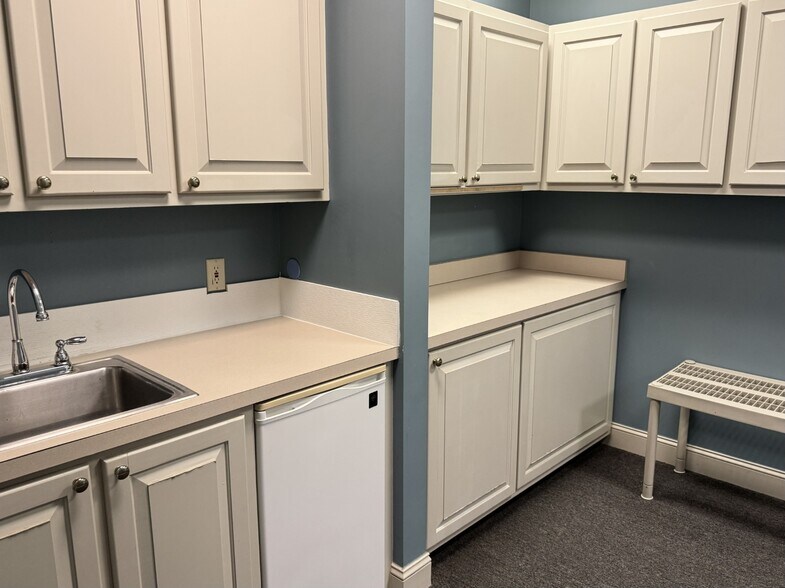 More Photos Of 4 Dunmore Ct, Hilton Head Island Medical For Sale