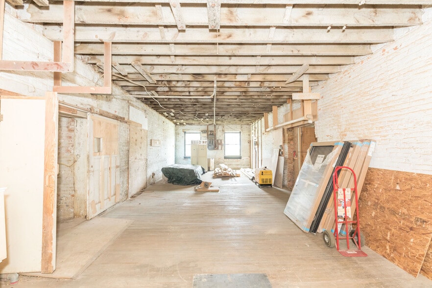 More Photos Of 1340 W Main St, Wytheville Loft Creative Space For Sale