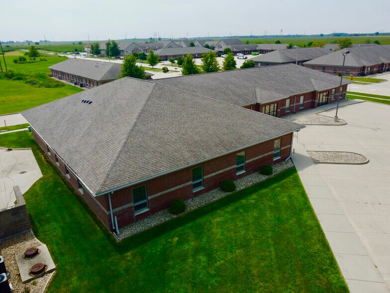 More Photos Of 1602 Tullamore Ave, Bloomington Office For Sale