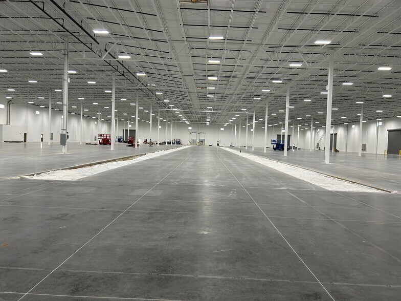 More Photos Of 444 Oconee Business Pky, Westminster Manufacturing For Sale