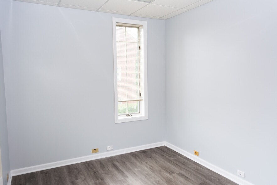 More Photos Of 821-824 Courtyard Dr, Hillsborough Office For Lease