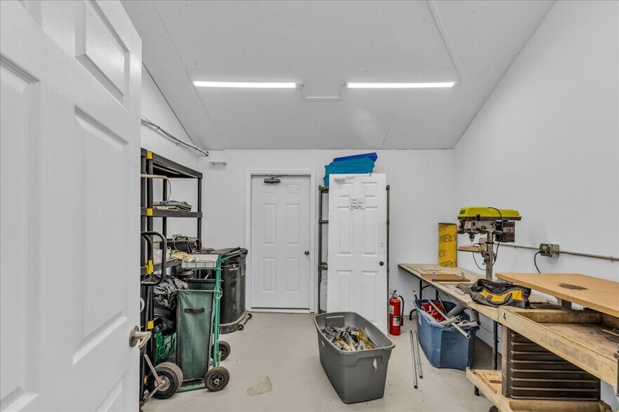 More Photos Of 357 W Main St, Searsport Freestanding For Sale